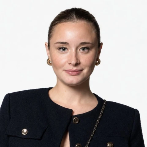 Angie Coullouette, Consultante Senior